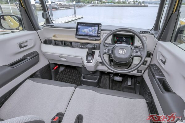 N-BOXの登場は軽自動車における内装の質感を向上させ、軽のゲームチェンジャーとなった
