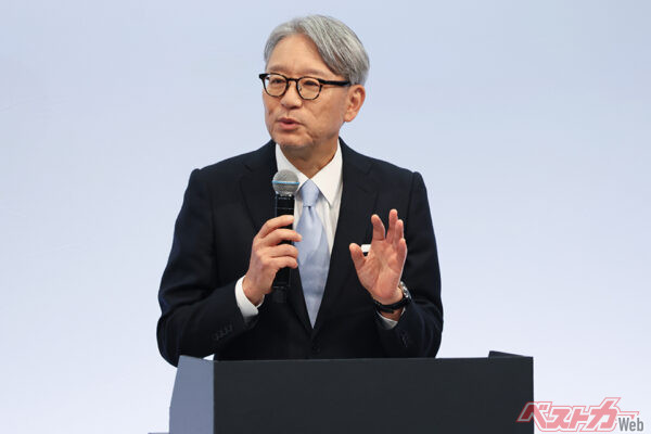 1957年の株式上場以来初の赤字決算発表にのぞむ三部敏宏社長