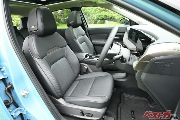 Gグレードの運転席と助手席。快適な乗り心地と評判なキックスだが、シートベンチレーションの装備といった面での快適性もほしかった