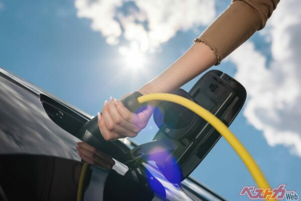 夏のBEVは航続距離が減るってホント!? エアコンで電費悪化＆急速充電が遅くなる理由