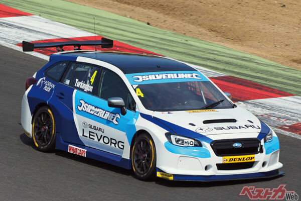 スバル レヴォーグ（BTCC）。2017年のBTCCでアシュリー・サットンがレヴォーグで年間6勝をマークしてチャンプ獲得