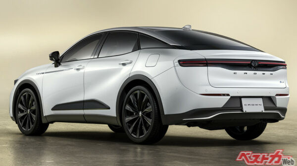 特別仕様車 CROSSOVER RS“THE 70th”(メーカーオプション装着車/2025年4月 クラウン誕生70周年記念特別仕様車設定時の公式画像より)