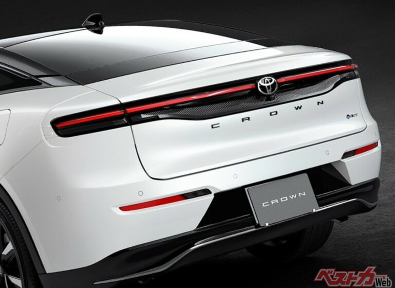 どこが変わったの？　2026年9月中旬に一部改良予定!!　新型クラウンクロスオーバーのデザインを先行公開！