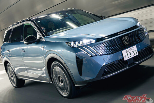 「中身ほぼ同じ」なのに走りが全然違う!? プジョー 5008は“刺激的”でシトロエン C5は“癒やし系”に！