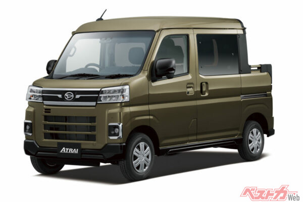アトレーデッキバン。前から見たらアトレーだが、後方はしっかり荷台だ