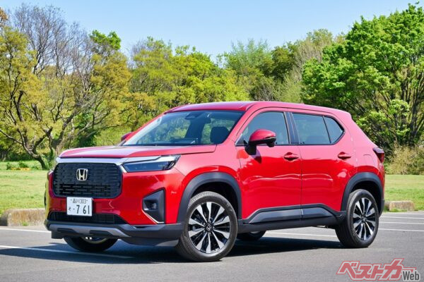 とにかく価格が低いことがアピールされたWR-V。大き目のグリルなどによって無骨な印象を与え価格のわりに見た目もいい