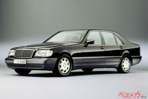 正式なSクラスとしては3代目に当たるW140型のSクラス。W220はこのW140のコンセプトを大きく見直すこととなった