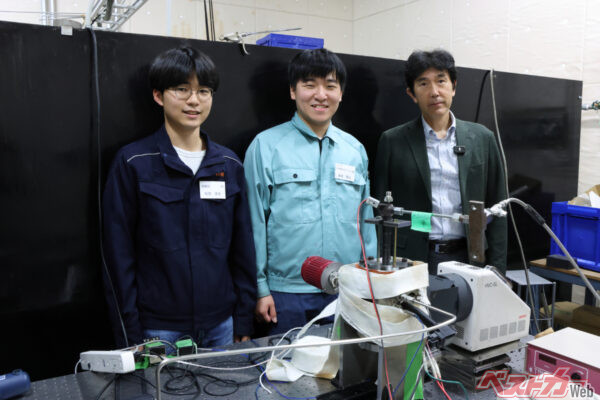 早稲田大学大学院 創造理工学研究科総合機械工学専攻修士1年<br>(左)松前諒大さん、(右)森本晴斗さん