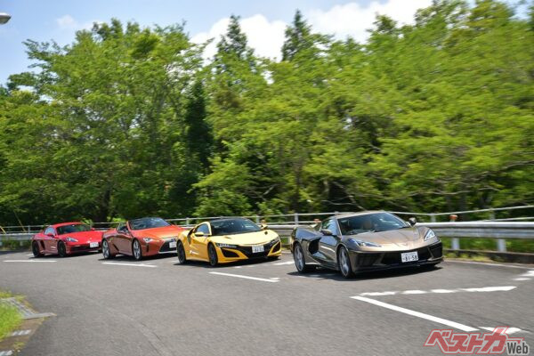 コルベットC8は数々のスーパーカーに引けを取らない性能と満足感を与えてくれる
