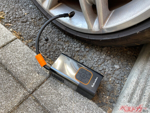 エア補充機能付き空気圧チェッカーは5000円以下で購入できる