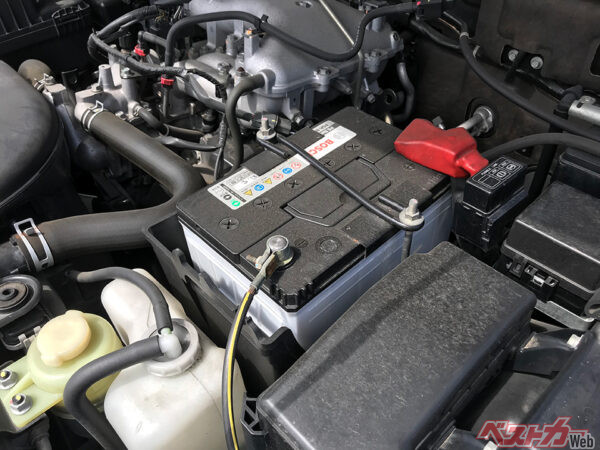 さまざまな電子機器の電源をつかさどるパーツだけに、慎重に慎重を重ねて作業する必要がある