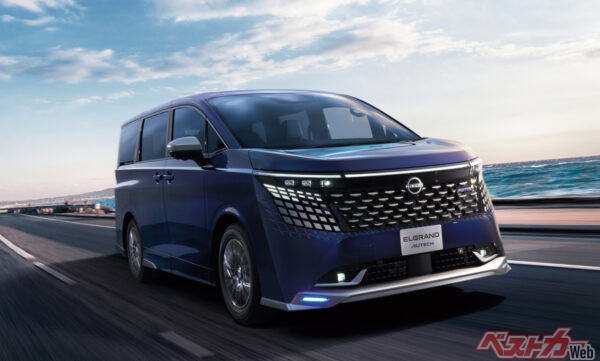 新型エルグランド「オーテック」。リップスポイラーかっこいい!!