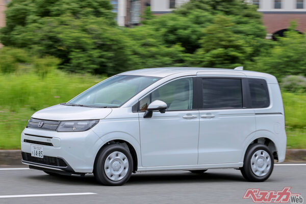 e:HEV車は1.5L（106ps）＋モーター（123ps）のハイブリッドを搭載する