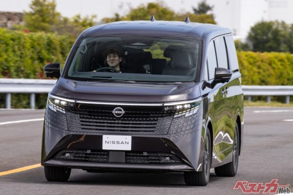 先行予約初日に注文した新型エルグランドが発売1週間で納車。最上級「G e-4ORCE」を総額約870万円で購入した