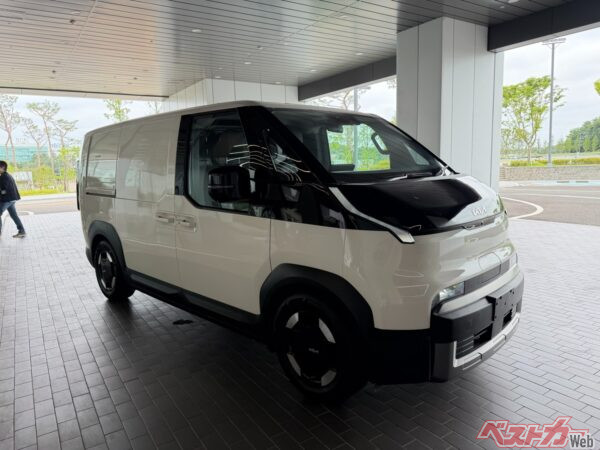 KIAは最新EV専用工場とPBV戦略を公開。日本には高評価を得るEVバン「PV5」を導入し、多彩な車種展開も予定している
