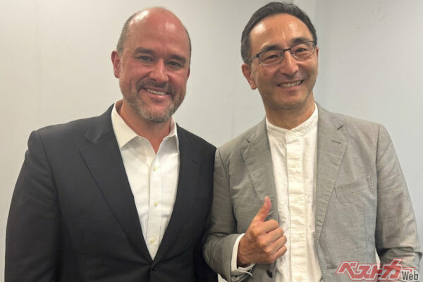 エスピノーサCEOにクルマ好きとしての熱量を感じたという鈴木直也氏。エスピノーサ氏と言葉を交わした多くの人が同じことを感じているようだ