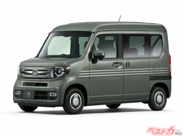 床面がフラットになることや助手席側がピラーレスになっていることで、荷物の積みやすさが抜群。