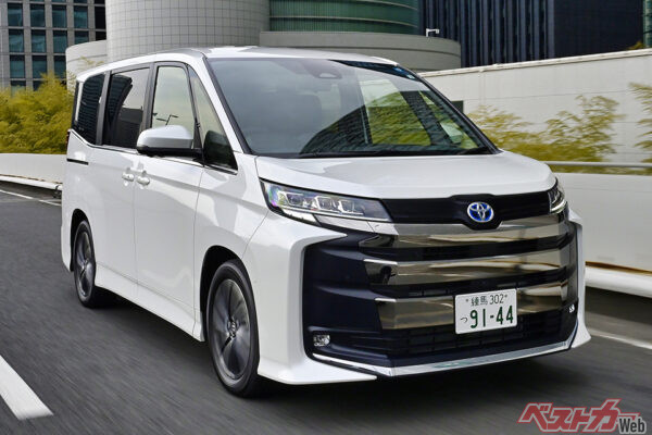 ミニバン販売台数第1位のトヨタ ノア/ヴォクシー(6万3539台)。ノア3万3876台、ヴォクシー2万9663台でワンツー態勢。ファミリー層が求める機能を網羅する商品力の高さ