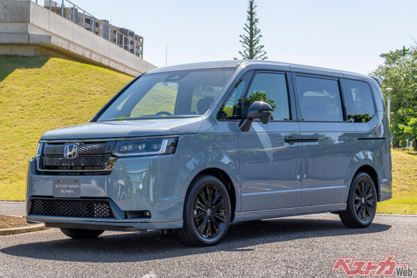 第2位のホンダ ステップワゴン(2万1499台)。価格:334万8400~406万3400円 納期:1~3カ月