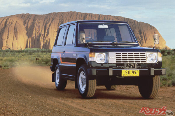 初代三菱 パジェロ（1982〜1991）。デビュー時は商用車登録で、メタルトップとキャンバストップが登場