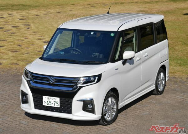 マイナーチェンジ前のソリオ。2023年の改良では、車線逸脱抑制機能（LDP）の採用やパワースライドドア予約ロック機能にリクエストスイッチ連動機能が追加された