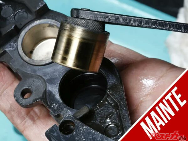 純正ブレーキがもっと効く！ ホンダRVF用対向ピストンキャリパーオーバーホールでカギを握るジョイントシールの有無