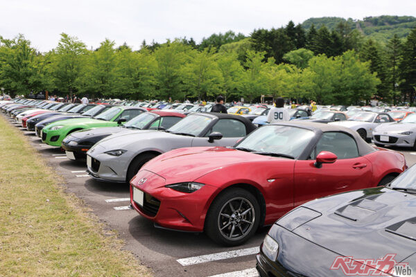 1000台を超える新旧のマツダ ロードスターが初夏の軽井沢に集まった