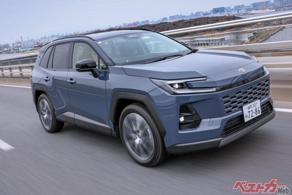 トヨタ RAV4　初期受注台数：6000台（月販目標台数：2000台）。価格：450万〜630万円。2.5L・HEVと2.5L・PHEVを設定。全グレード、電気式4WDのE-Four