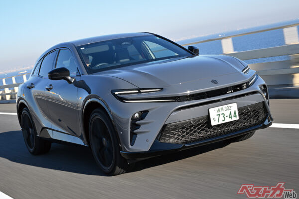 トヨタ クラウンスポーツ（2023年10月発売）。2.5L・HEV＆PHEVを設定。E-Fourのみ。低重心な走りが特徴のクロスオーバーSUVでクラウンシリーズ一番のヒット車。520万〜765万円
