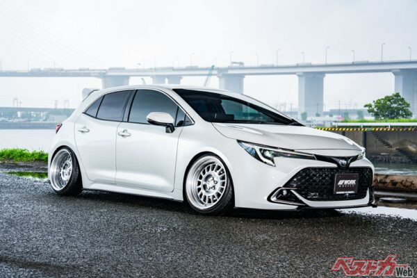 「シーカーFD」を履いたカローラスポーツ
