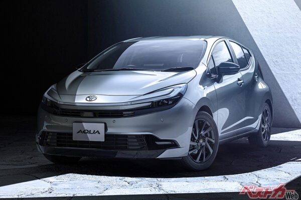 トヨタ アクア（2代目・2021年7月発売）。1.5L・HEV専用車。FF、E-Fourを設定し、優れた燃費性能を実現する5ナンバーサイズのコンパクトカー。248.6万〜302.28万円