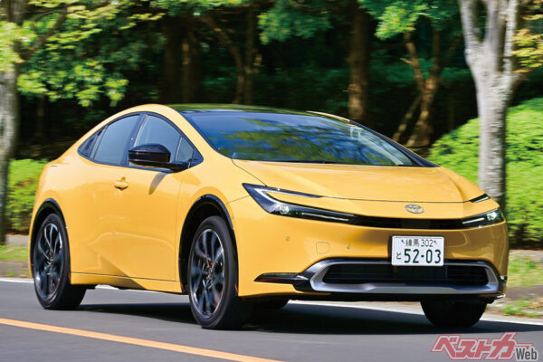 トヨタ プリウス（5代目・2023年1月発売）。1.8L＆2L・HEVと2L・PHEVを搭載。実用車を超えた大胆なデザインが特徴で、FFとE-Fourを設定。276.98 万〜460.89万円