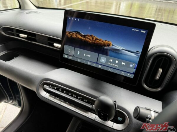 エアコンは物理スイッチを残した。なんでもモニターに押し込むことはせずに軽自動車ユーザーの嗜好を抑えてきている