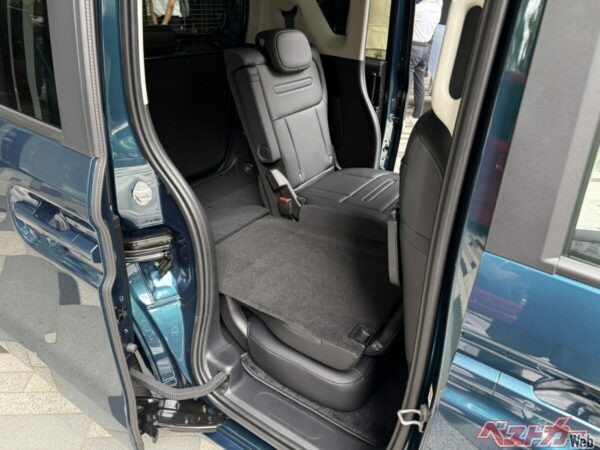 シートアレンジも実用性を徹底追求。座り心地も軽自動車の平均値以上だ
