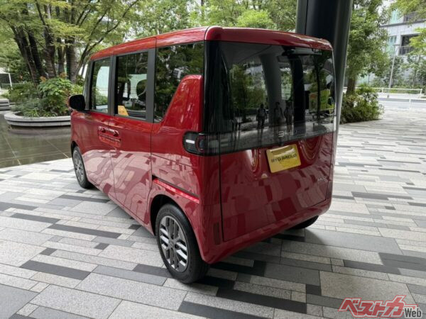 バッテリーによって重量化していくEVに対して必要だと判断したからこそのディスクブレーキ。さすがに日本の人気モデルを研究し尽くしていると言われるだけある