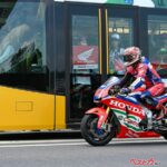 中上貴晶選手がRC213V-Sでライトラインと並走！MotoGP™日本GPへの新アクセス手段をPR