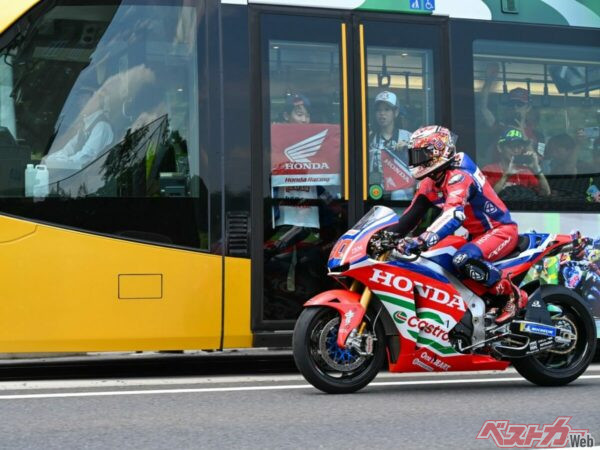 中上貴晶選手がRC213V-Sでライトラインと並走！MotoGP™日本GPへの新アクセス手段をPR