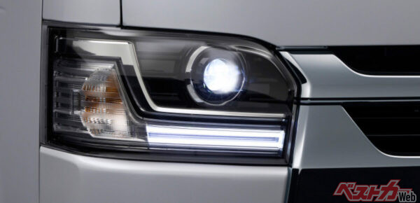 ハイエースのBi-Beam LEDヘッドランプ