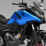 【海外】ホンダ2027年新型「NC750X」は新色メタリックブルーとマッドグレーが追加！