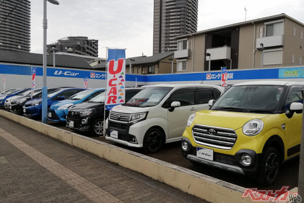 中古車市場では海外バイヤーの勢いが増し、国内業者が買い負ける場面が増えている