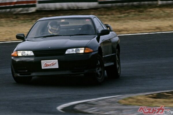 R32はチューニングショップ「Bee☆R（ビーレーシング）」のものが使用された