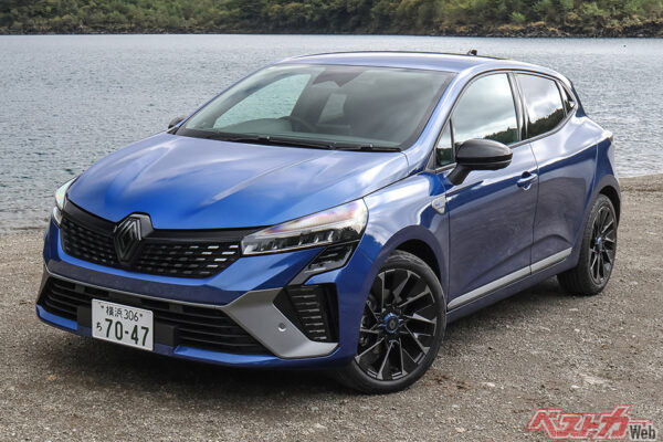 ルノー ルーテシア【ハイブリッド車】全長4075×全幅1725×全高1470mm　ホイールベース2585mm　1.6L、直4＋モーター　システム最高出力143ps　価格：414万円