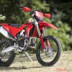 ドゥカティ初エンデューロ「デスモ450 EDS」2027年モデルとして正式発表！ 国内導入への期待も高まる！？