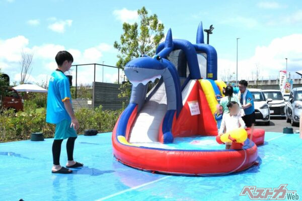 キッズプールも用意されまさにお祭り騒ぎのWEINS PARK 海老名!! めちゃくちゃ楽しそうだ