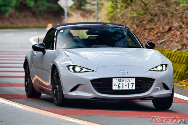 スポーツカー販売台数第1位のマツダ ロードスター(3905台)