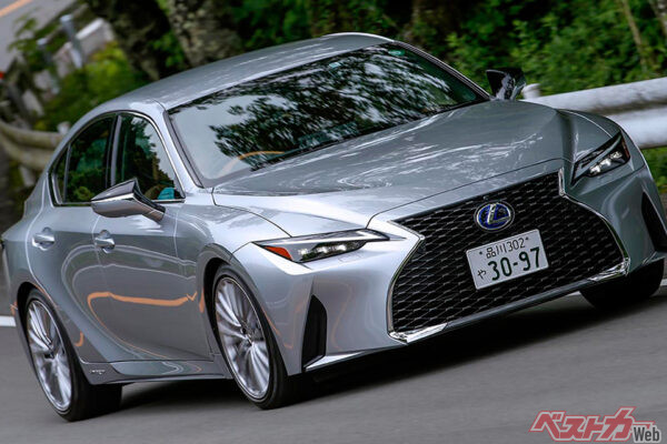 「レクサスIS」が240万円前後!? 2.5Lハイブリッド「300h」が豊富！ 中古なら何年式が正解？