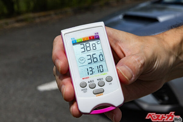 テスト開始時の気温は38.8℃だった。だが、直射日光を浴びると、温度以上に暑いと感じる