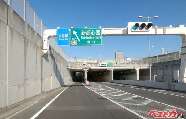 首都高や阪神高速など出口料金所を設置していない高速道路や、インターチェンジの構造等の問題から対応できない出口では「特別転回」を利用できないこともある