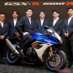 【どこよりも詳しい新型GSX-R1000R解説】レースエンジンに近い耐久性とミクロン単位の精度で実質的な速さを追求、スズキ開発陣の熱量にヤラれた！