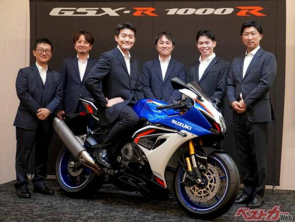【どこよりも詳しい新型GSX-R1000R解説】レースエンジンに近い耐久性とミクロン単位の精度で実質的な速さを追求、スズキ開発陣の熱量にヤラれた！